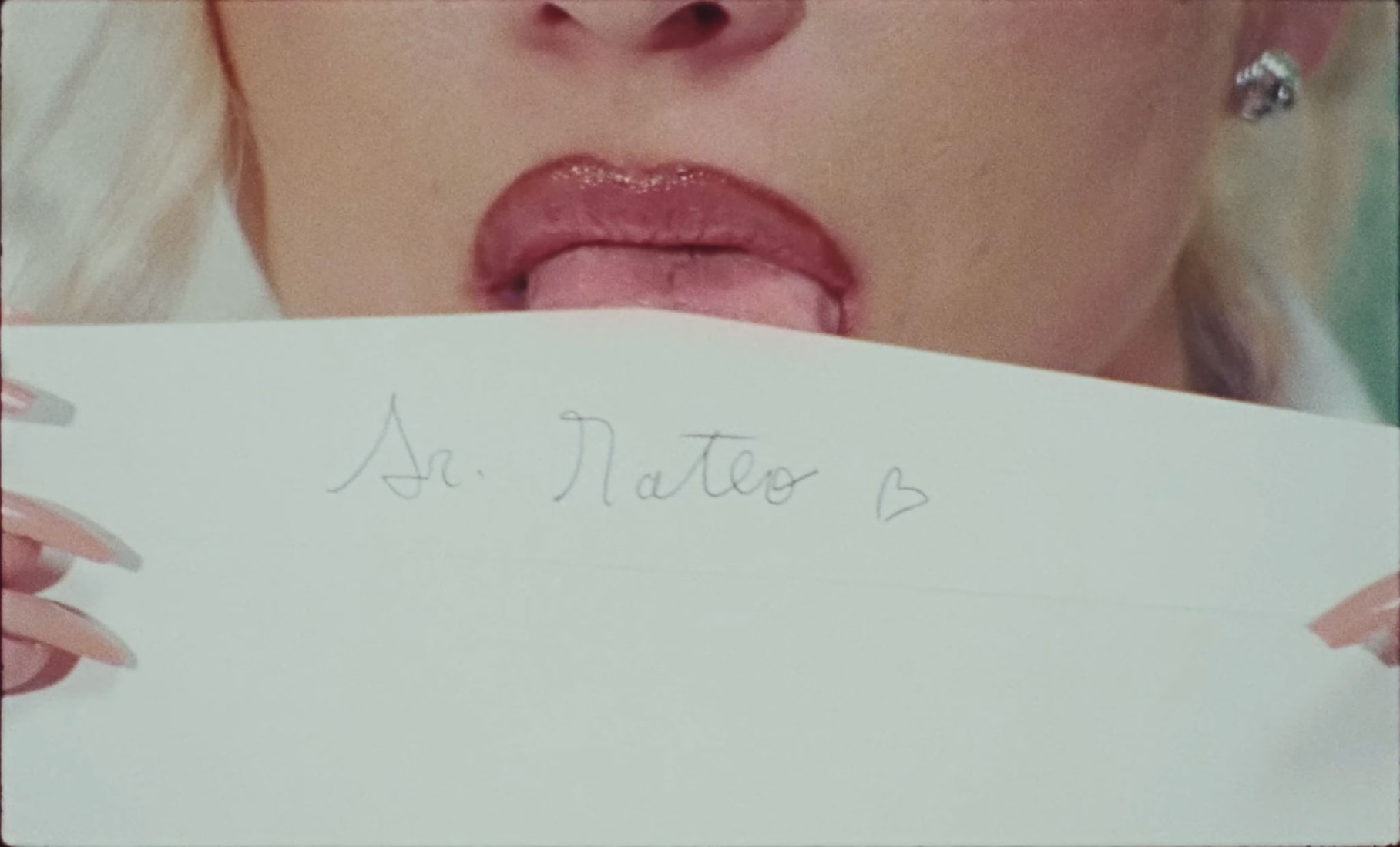 «Esto Es Amor» por Mon Laferte y Conociendo Rusia. «Esto Es Amor» por Mon Laferte y Conociendo Rusia.