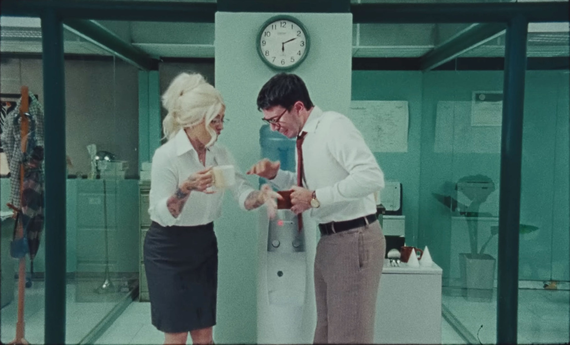 «Esto Es Amor» por Mon Laferte y Conociendo Rusia. «Esto Es Amor» por Mon Laferte y Conociendo Rusia.