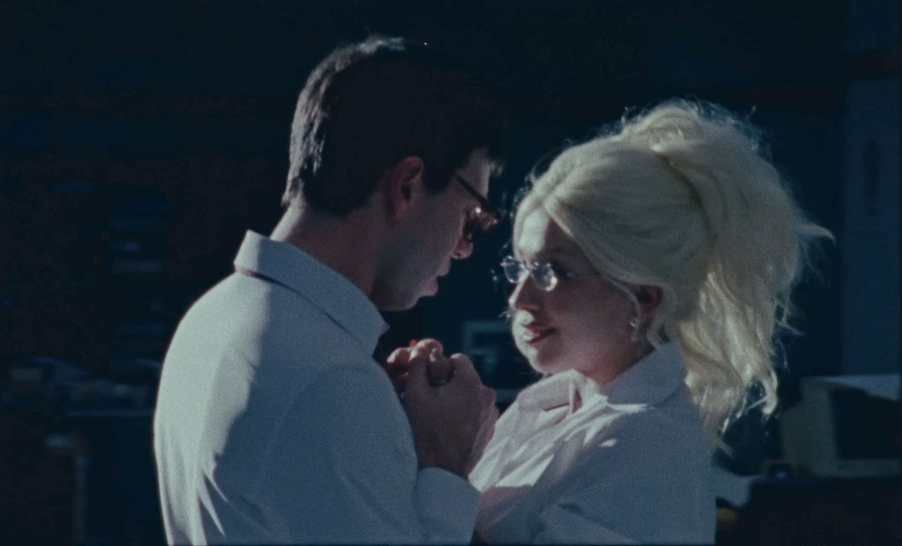 «Esto Es Amor» por Mon Laferte y Conociendo Rusia. «Esto Es Amor» por Mon Laferte y Conociendo Rusia.