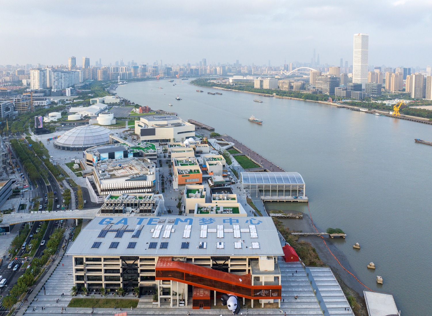 GATE M West Bund Dream Center por MVRDV. Fotografía por Liu Guowei.