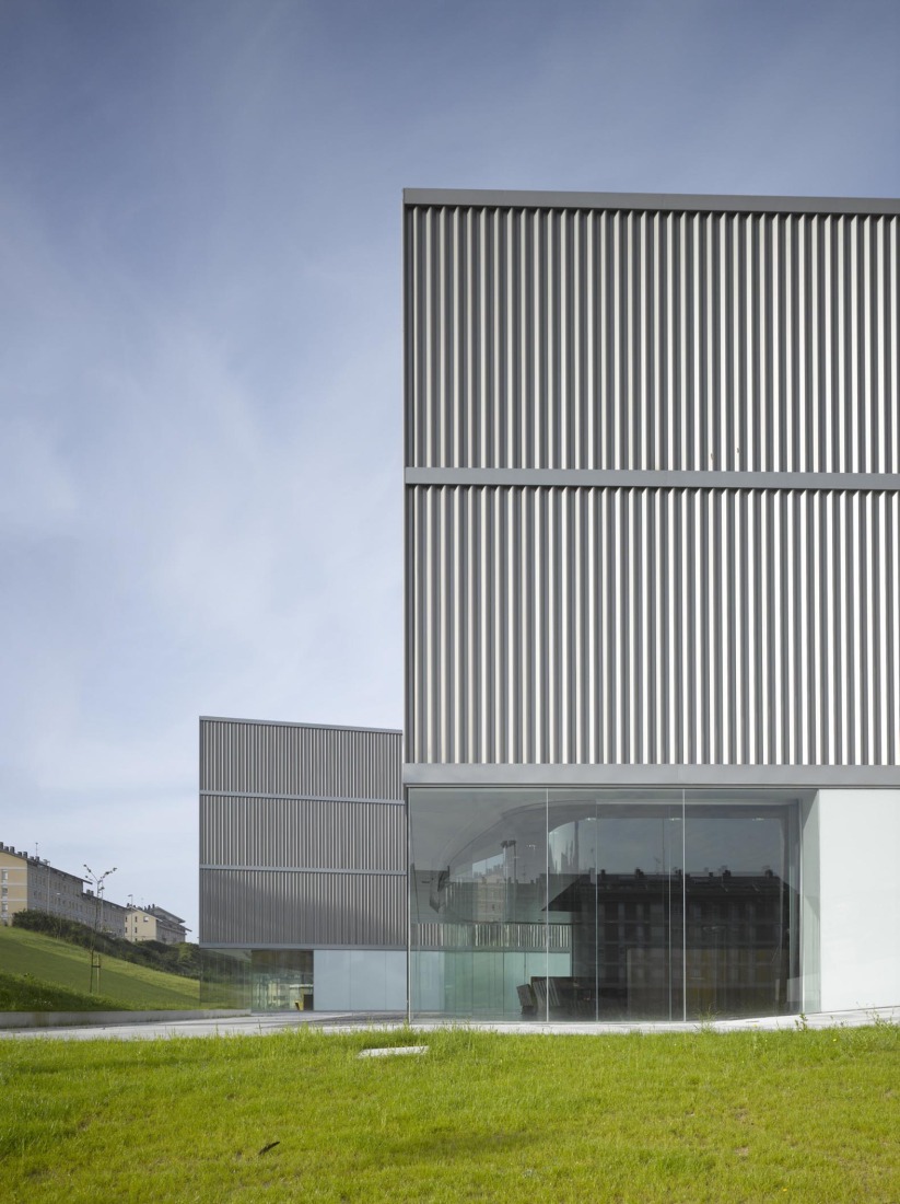 Lugo Auditorium by Paredes Pedrosa. Photograph by Fernando Alda.