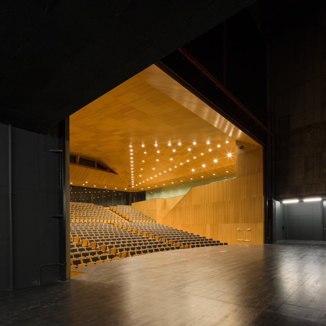 Lugo Auditorium by Paredes Pedrosa. Photograph by Fernando Alda.
