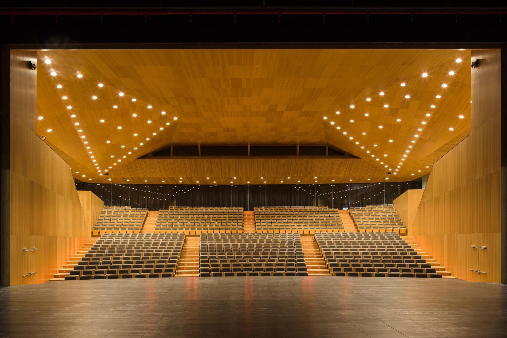 Lugo Auditorium by Paredes Pedrosa. Photograph by Fernando Alda.