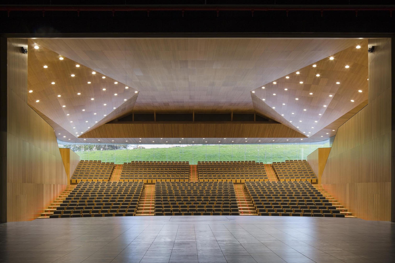 Lugo Auditorium by Paredes Pedrosa. Photograph by Fernando Alda.