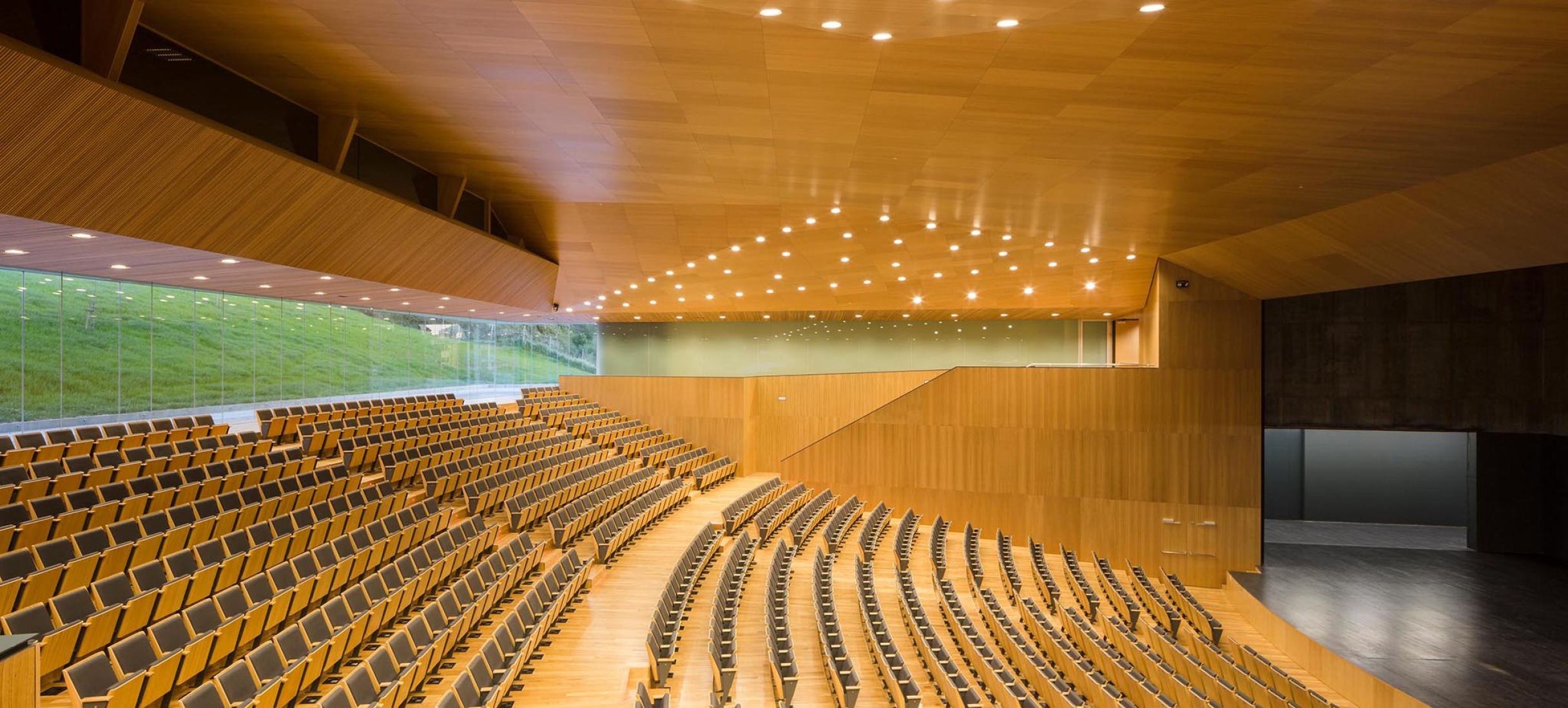 Lugo Auditorium by Paredes Pedrosa. Photograph by Fernando Alda.