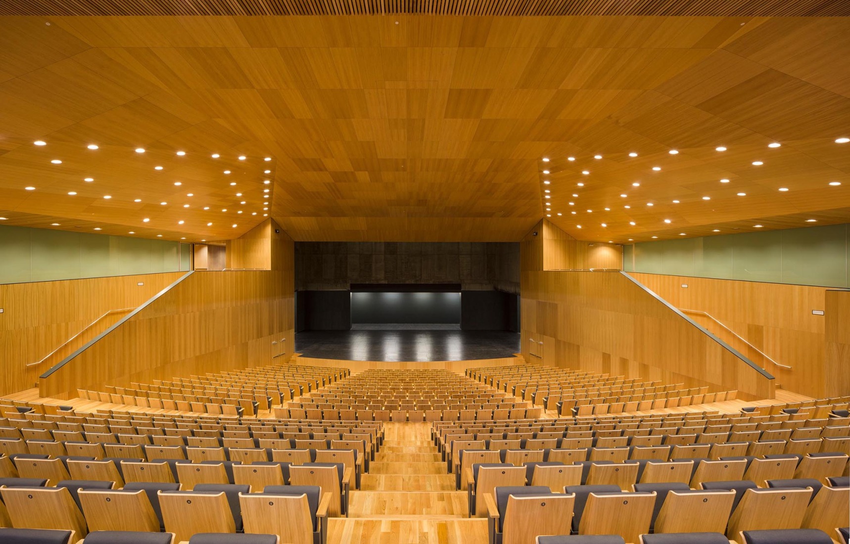 Lugo Auditorium by Paredes Pedrosa. Photograph by Fernando Alda.