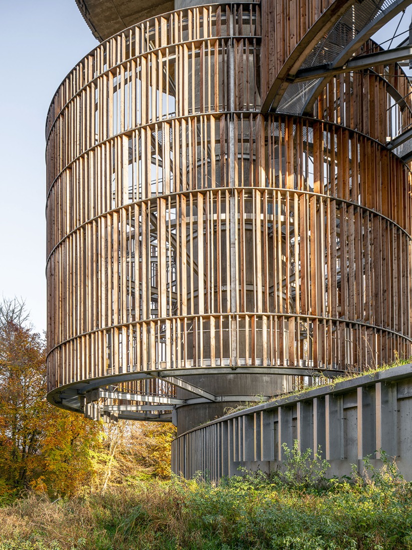 Bird and mammal refuge and water reservoir by Amann-Canovas-Maruri + Adelino Magalhaes. Photograph by Miguel Fernández-Galiano.