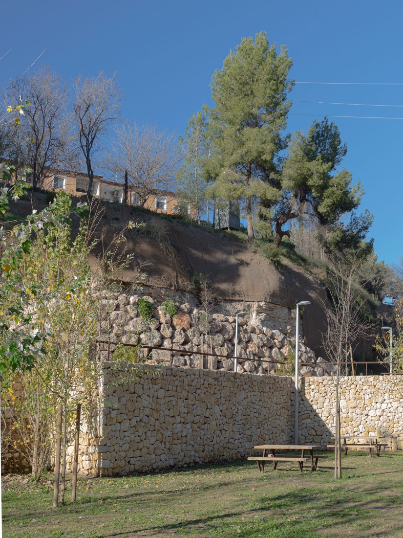 Parque de «Les Mamàs Belgues» por Síntesi Arquitectes Sari Calatayud y Rafa Mira. Fotografía por Víctor Sanchis.