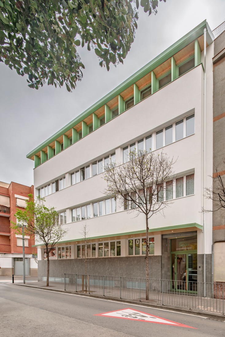 Santa Eulàlia School by SAU Taller d´Arquitectura. Photograph by Andrés Flajszer. Santa Eulàlia School by SAU Taller d´Arquitectura. Photograph by Andrés Flajszer.
