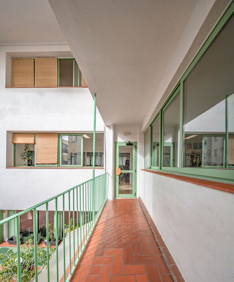 Santa Eulàlia School by SAU Taller d´Arquitectura. Photograph by Andrés Flajszer. Santa Eulàlia School by SAU Taller d´Arquitectura. Photograph by Andrés Flajszer.