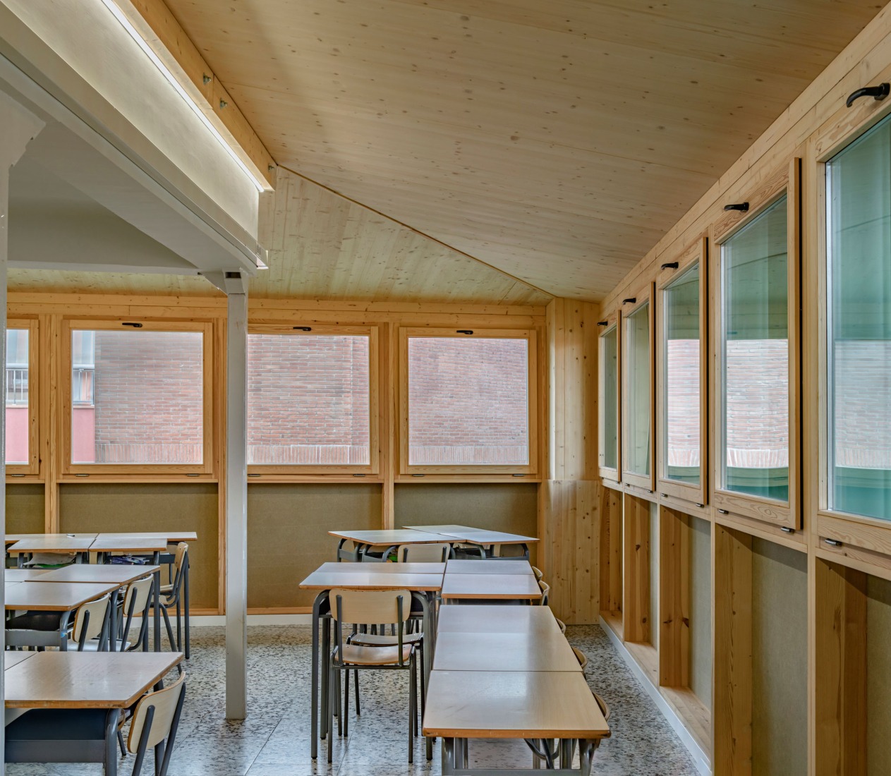 Santa Eulàlia School by SAU Taller d´Arquitectura. Photograph by Andrés Flajszer. Santa Eulàlia School by SAU Taller d´Arquitectura. Photograph by Andrés Flajszer.