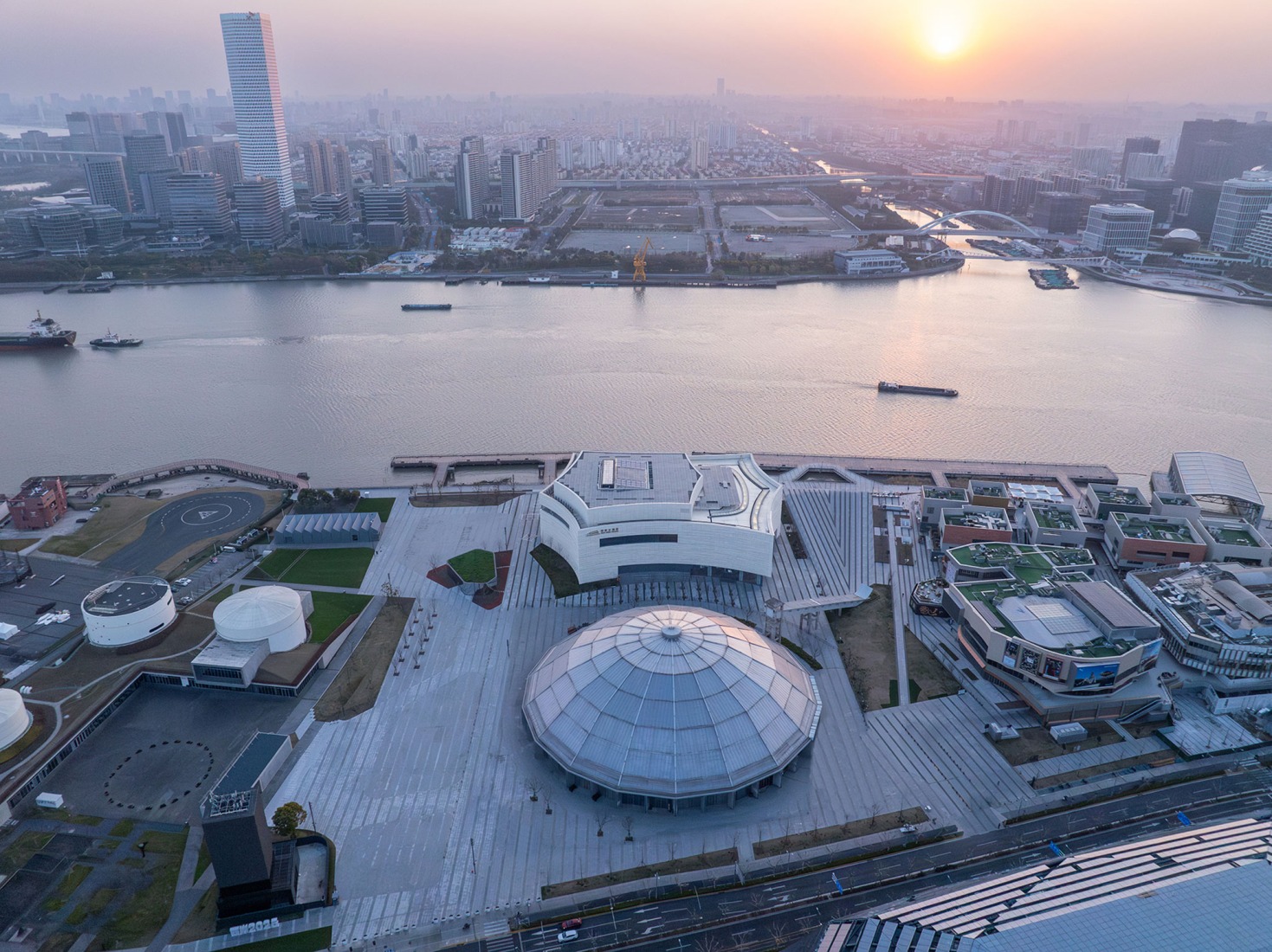 Gran Teatro del West Bund por Schmidt Hammer Lassen Architects. Fotografía por RAWVISION studio.