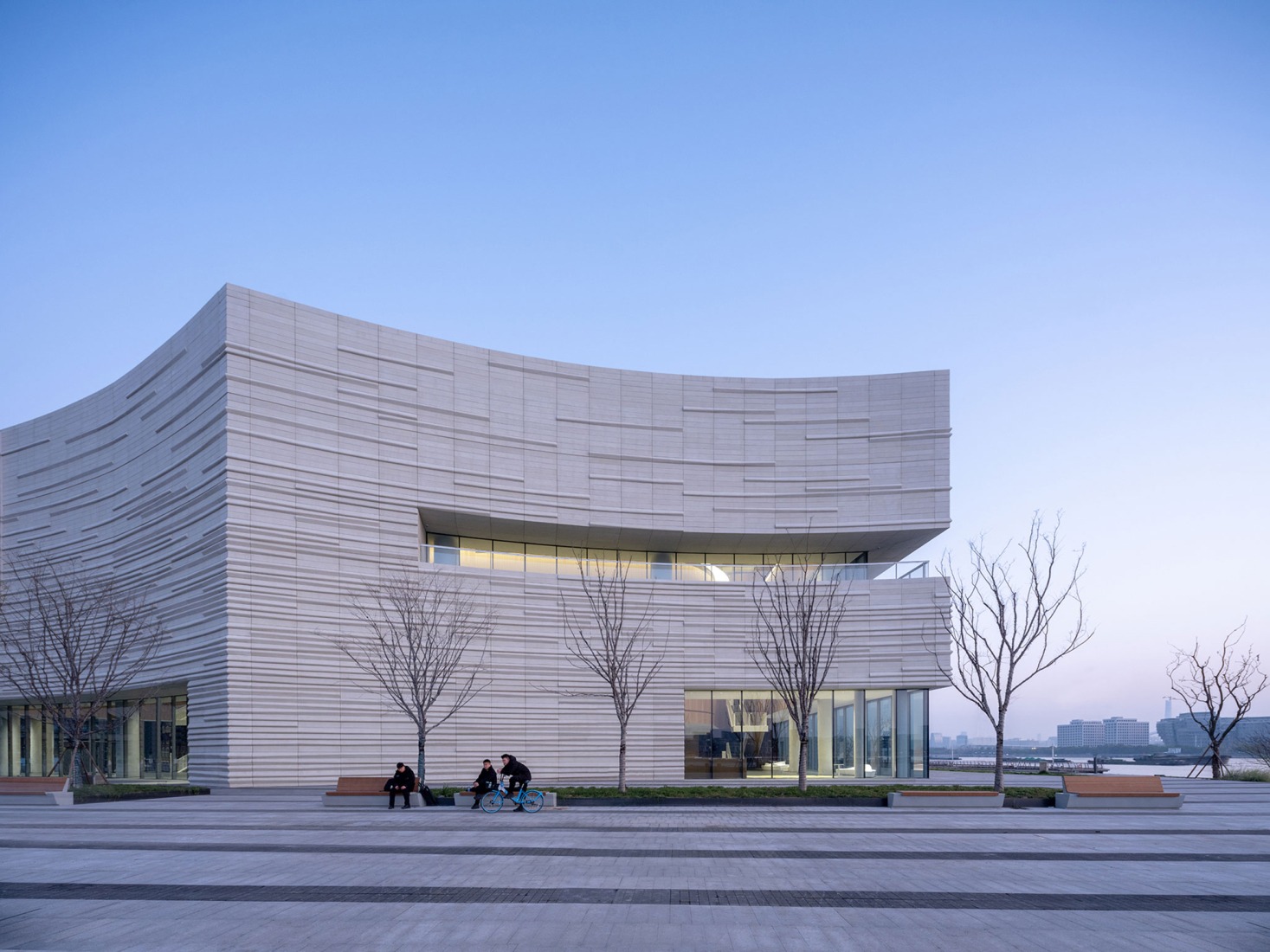 Gran Teatro del West Bund por Schmidt Hammer Lassen Architects. Fotografía por RAWVISION studio.