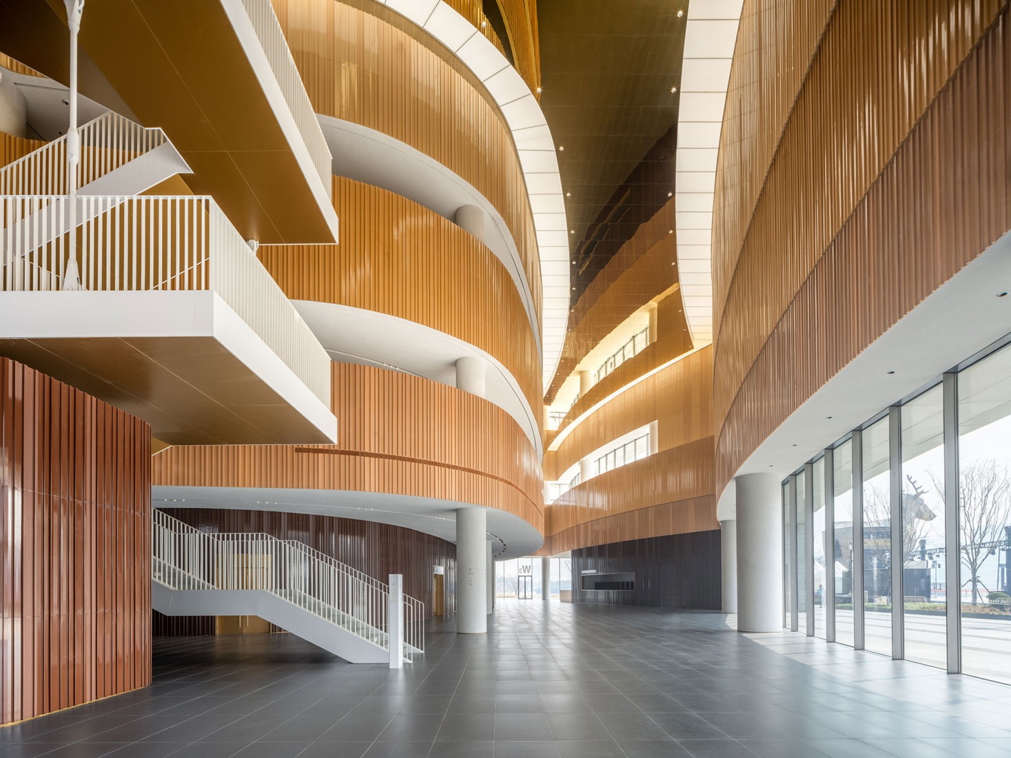 Gran Teatro del West Bund por Schmidt Hammer Lassen Architects. Fotografía por RAWVISION studio.