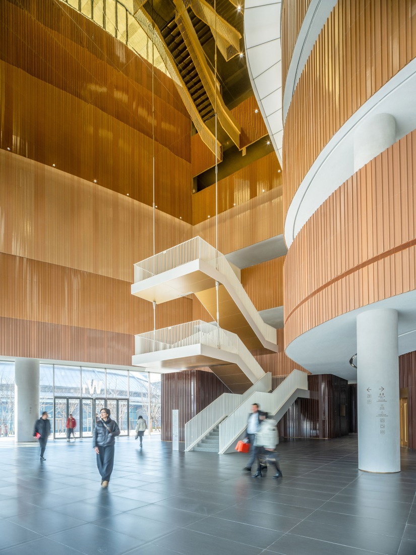 Gran Teatro del West Bund por Schmidt Hammer Lassen Architects. Fotografía por RAWVISION studio.