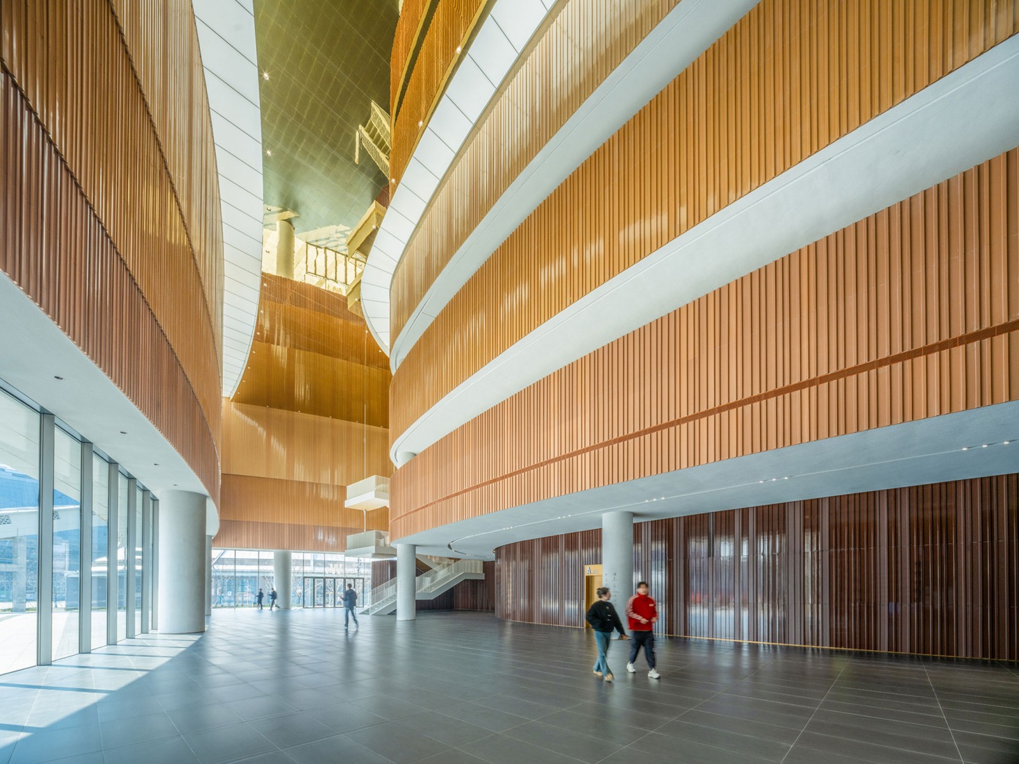 Gran Teatro del West Bund por Schmidt Hammer Lassen Architects. Fotografía por RAWVISION studio.