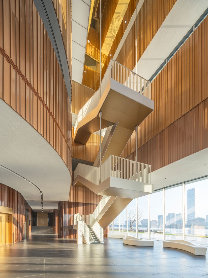 Gran Teatro del West Bund por Schmidt Hammer Lassen Architects. Fotografía por RAWVISION studio.