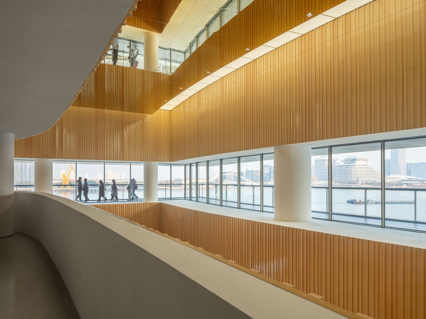 Gran Teatro del West Bund por Schmidt Hammer Lassen Architects. Fotografía por RAWVISION studio.