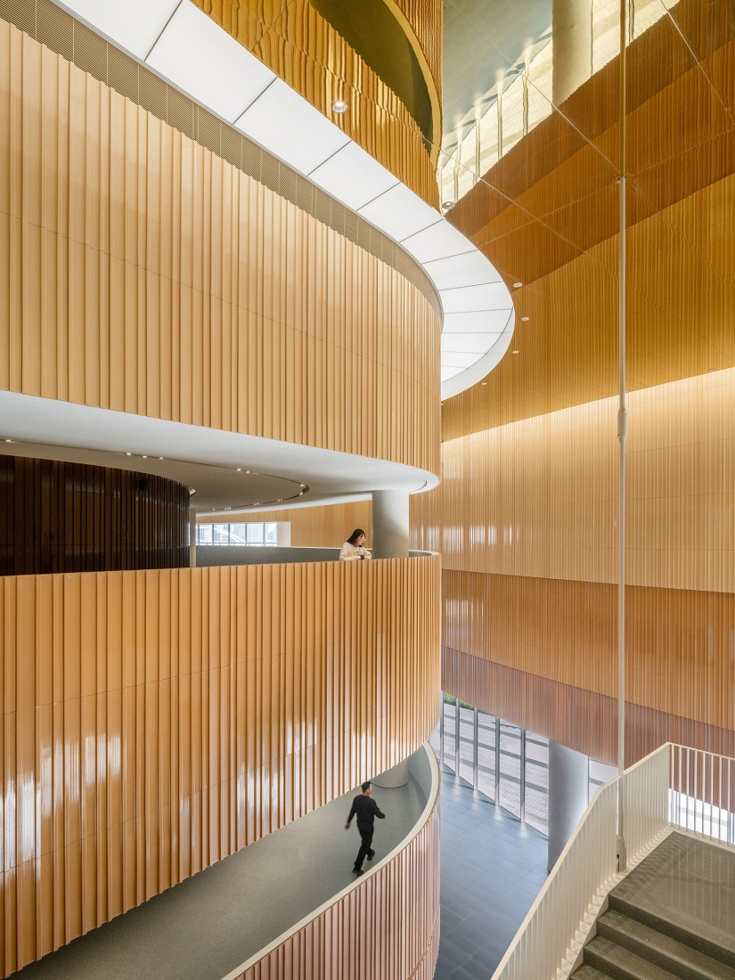Gran Teatro del West Bund por Schmidt Hammer Lassen Architects. Fotografía por RAWVISION studio.