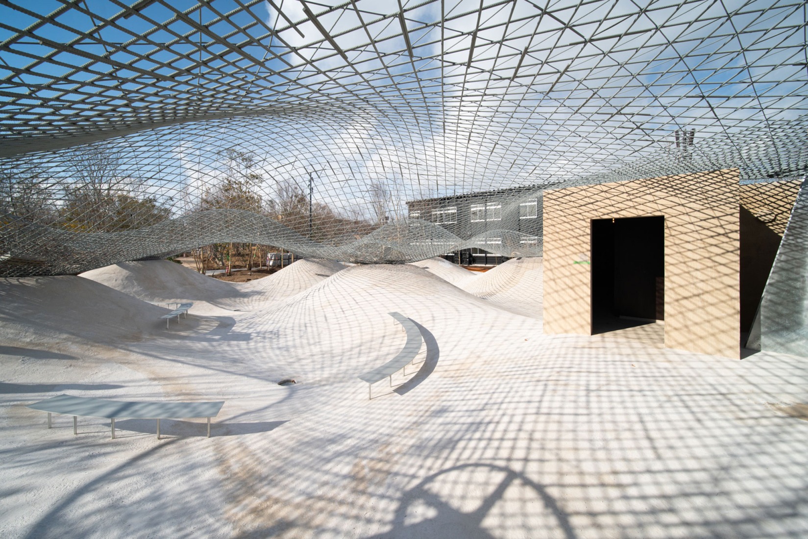 El Gran Anillo por Sou Fujimoto. Fotografía por William Mulvihill.