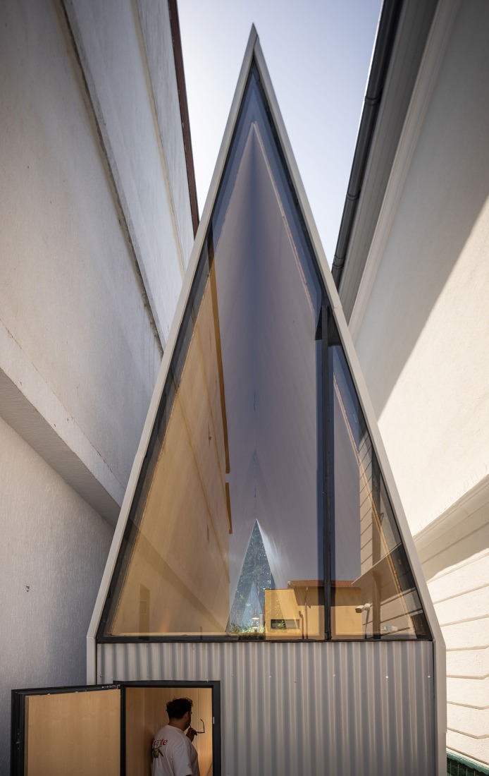«La Capilla» por Vinklu. Fotografía por Vlad Patru.