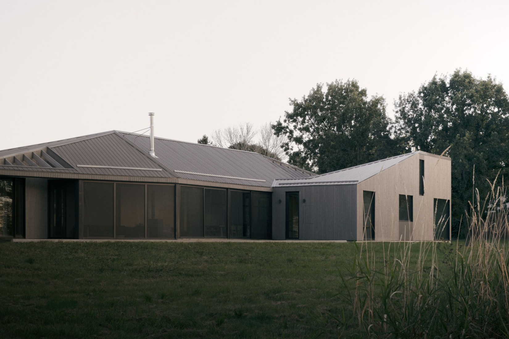 South Bay House by StudioAC. Photography by Félix Michaud.