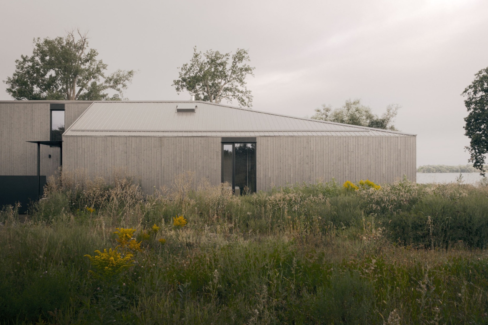 South Bay House by StudioAC. Photography by Félix Michaud.