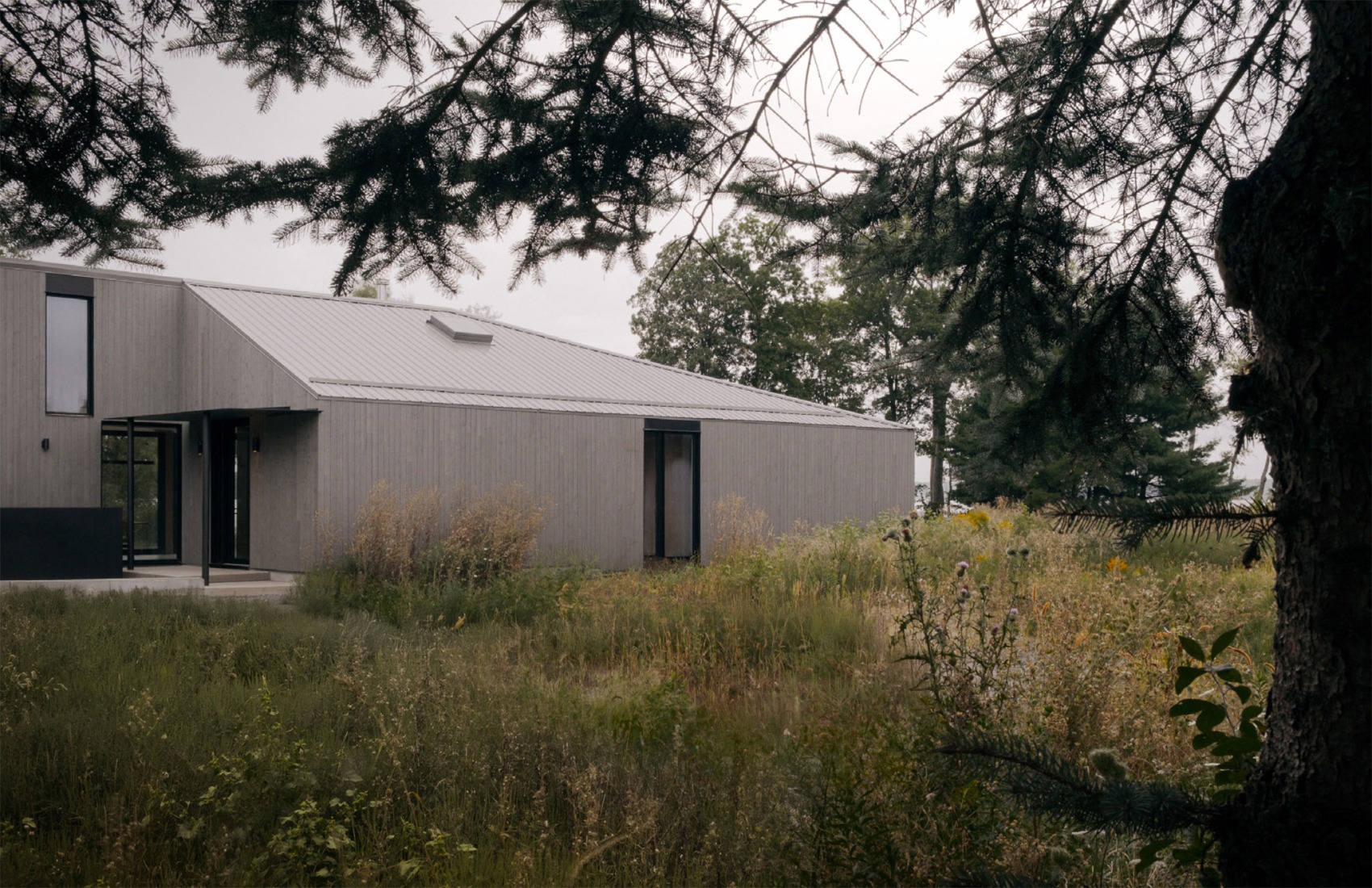 South Bay House by StudioAC. Photography by Félix Michaud.