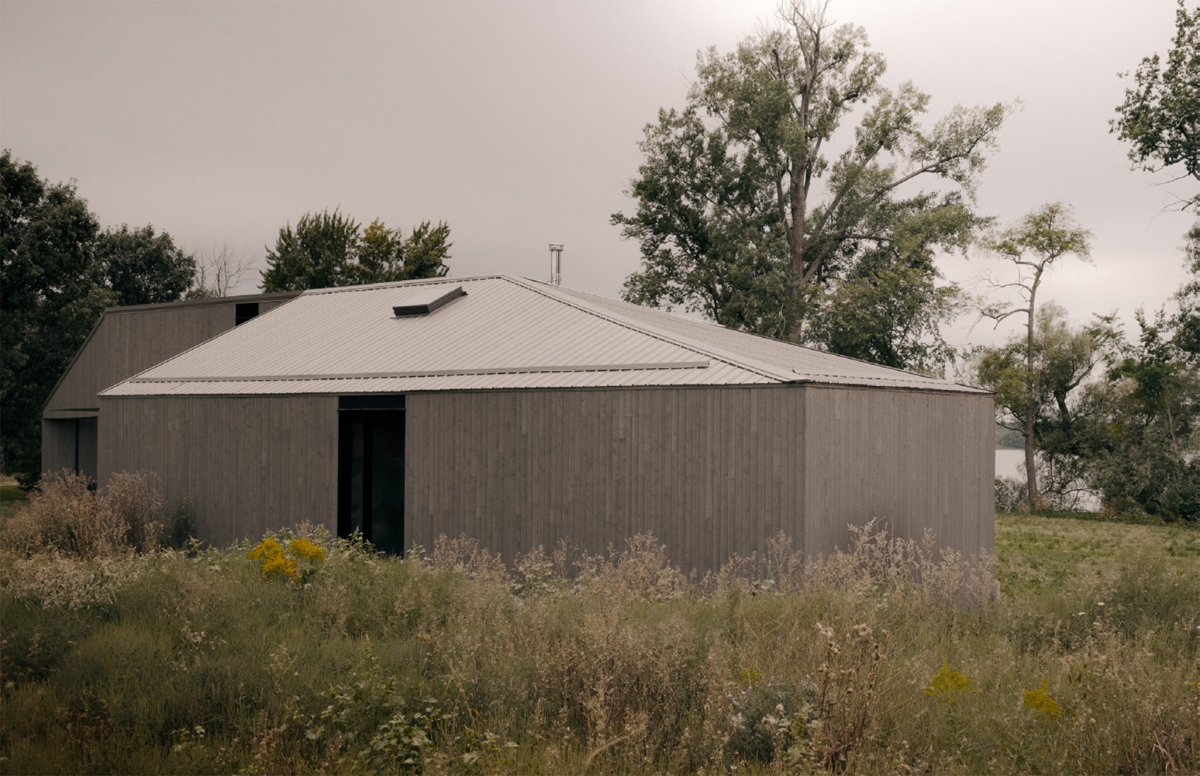 South Bay House by StudioAC. Photography by Félix Michaud.