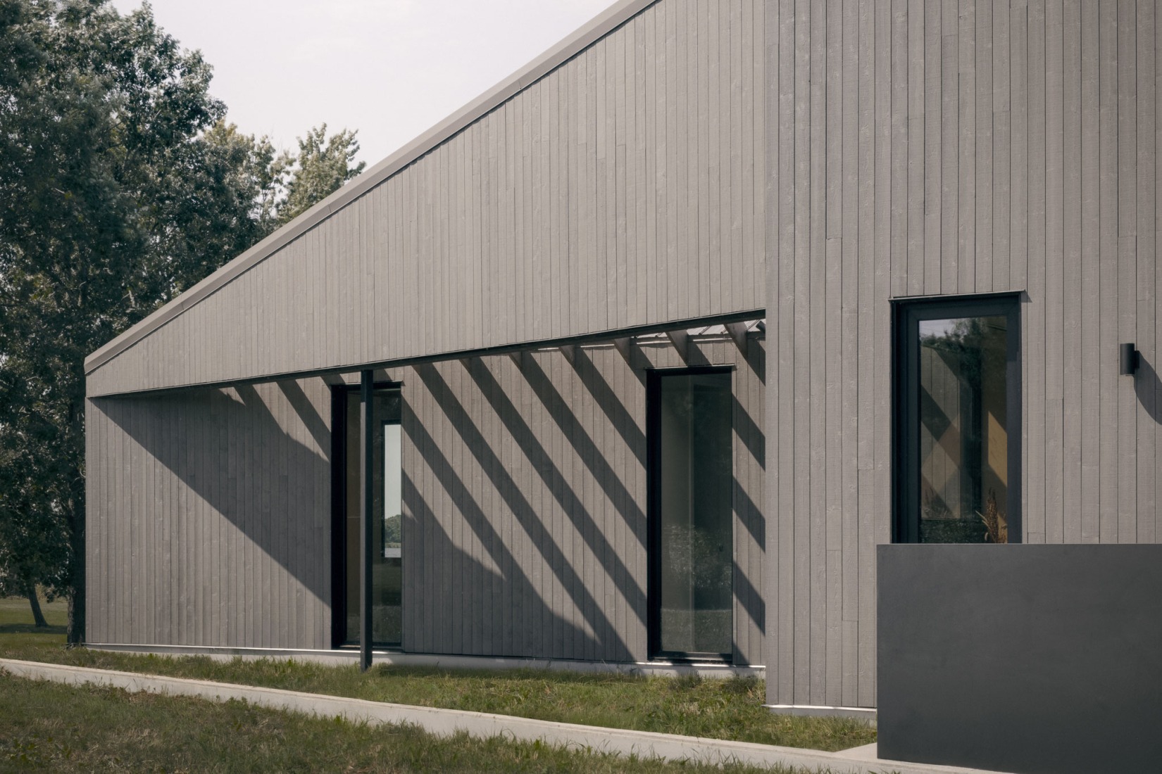 South Bay House by StudioAC. Photography by Félix Michaud.