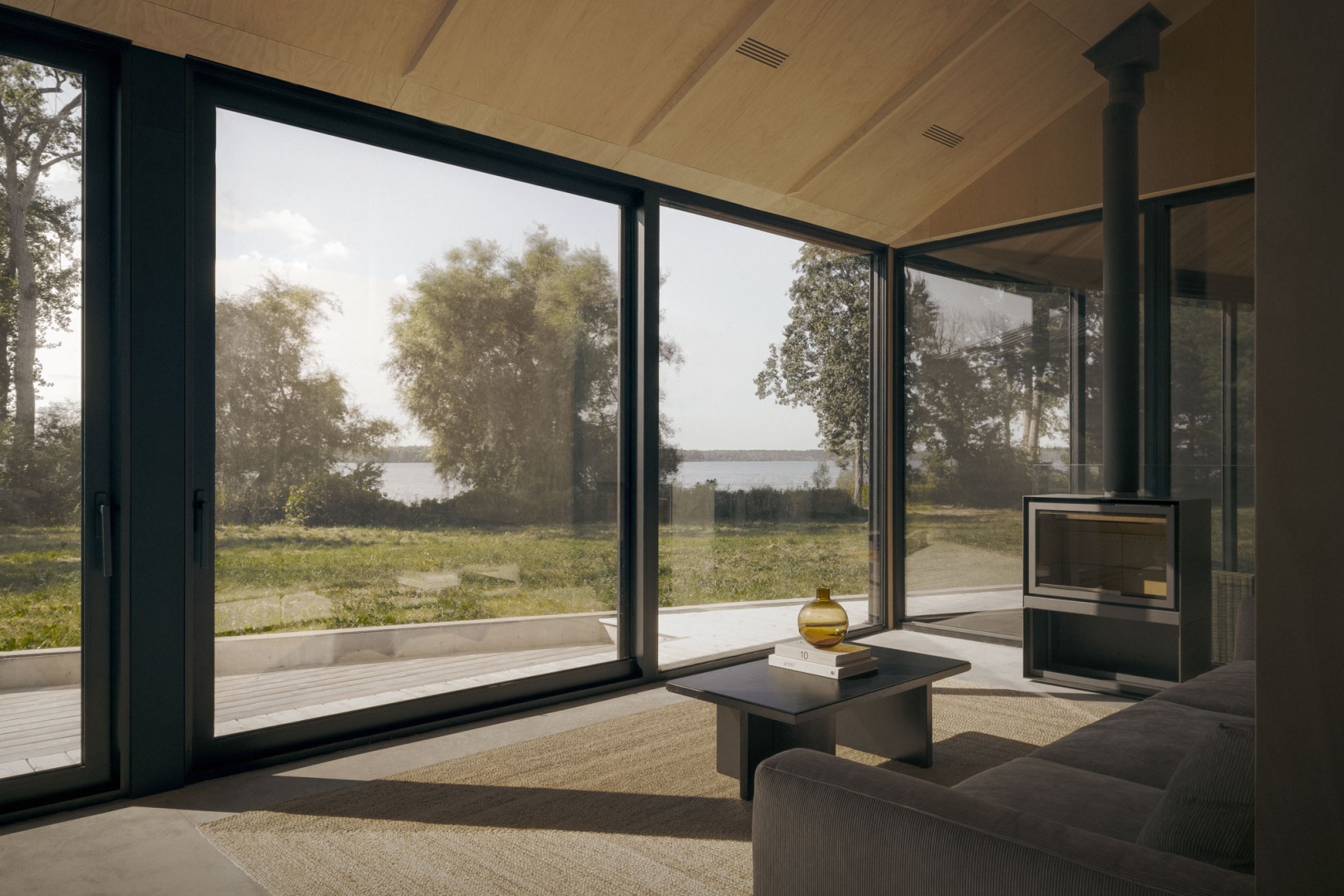 South Bay House by StudioAC. Photography by Félix Michaud.