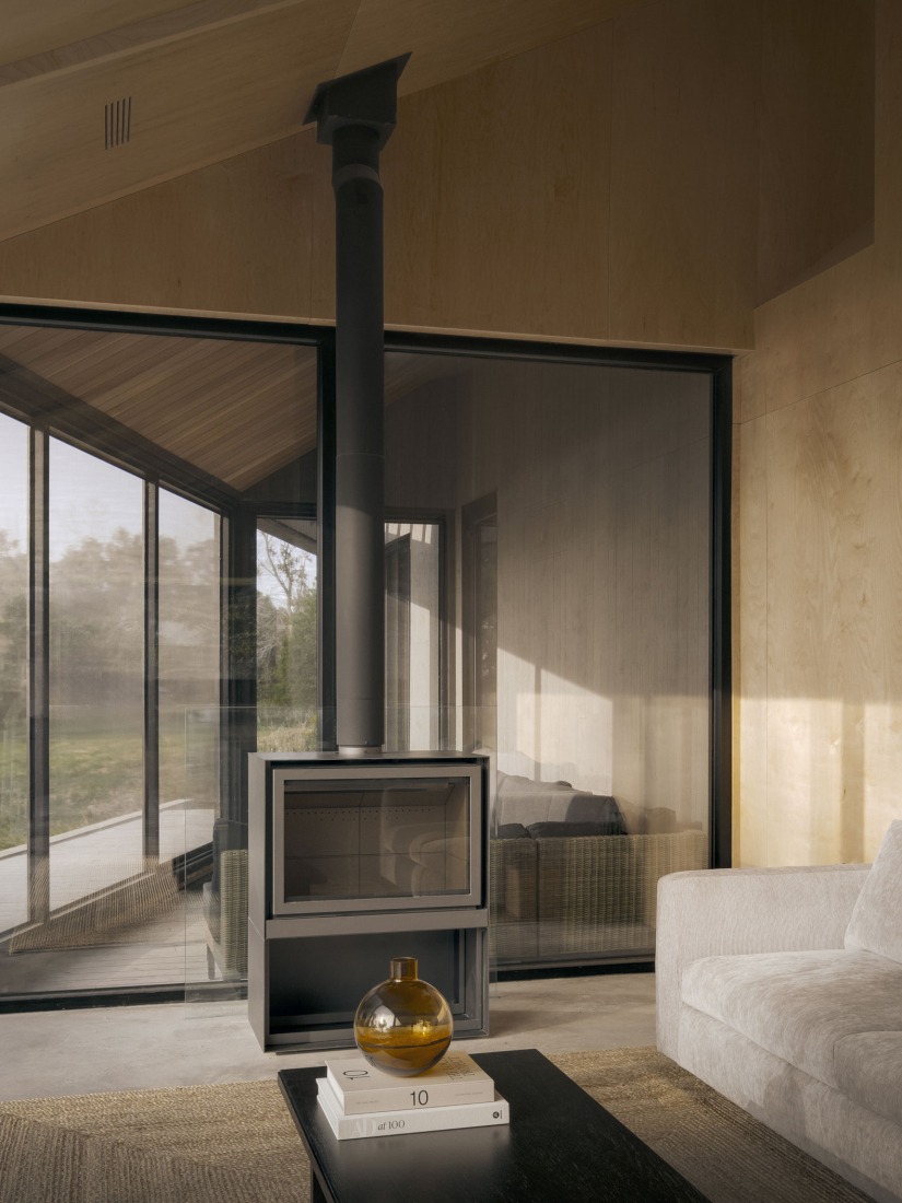 South Bay House by StudioAC. Photography by Félix Michaud.