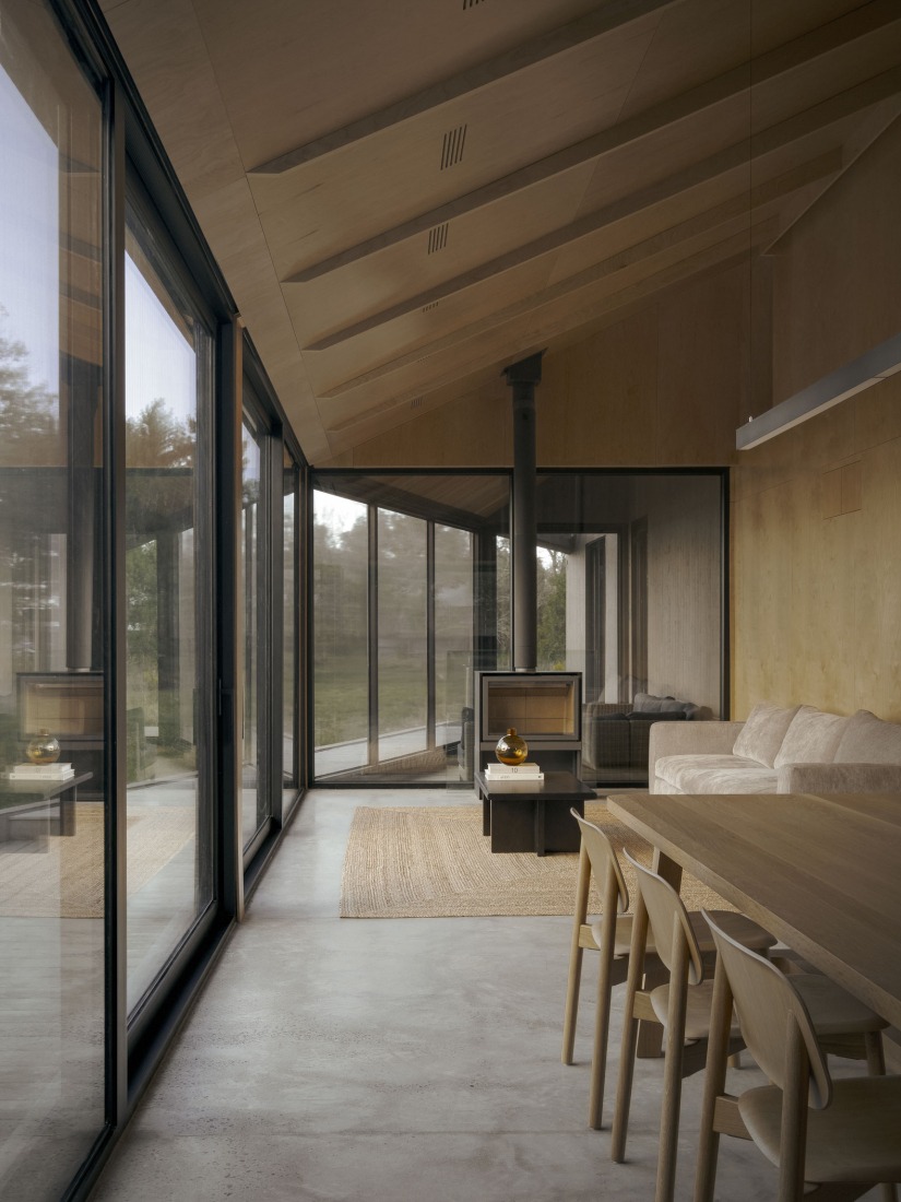 South Bay House by StudioAC. Photography by Félix Michaud.