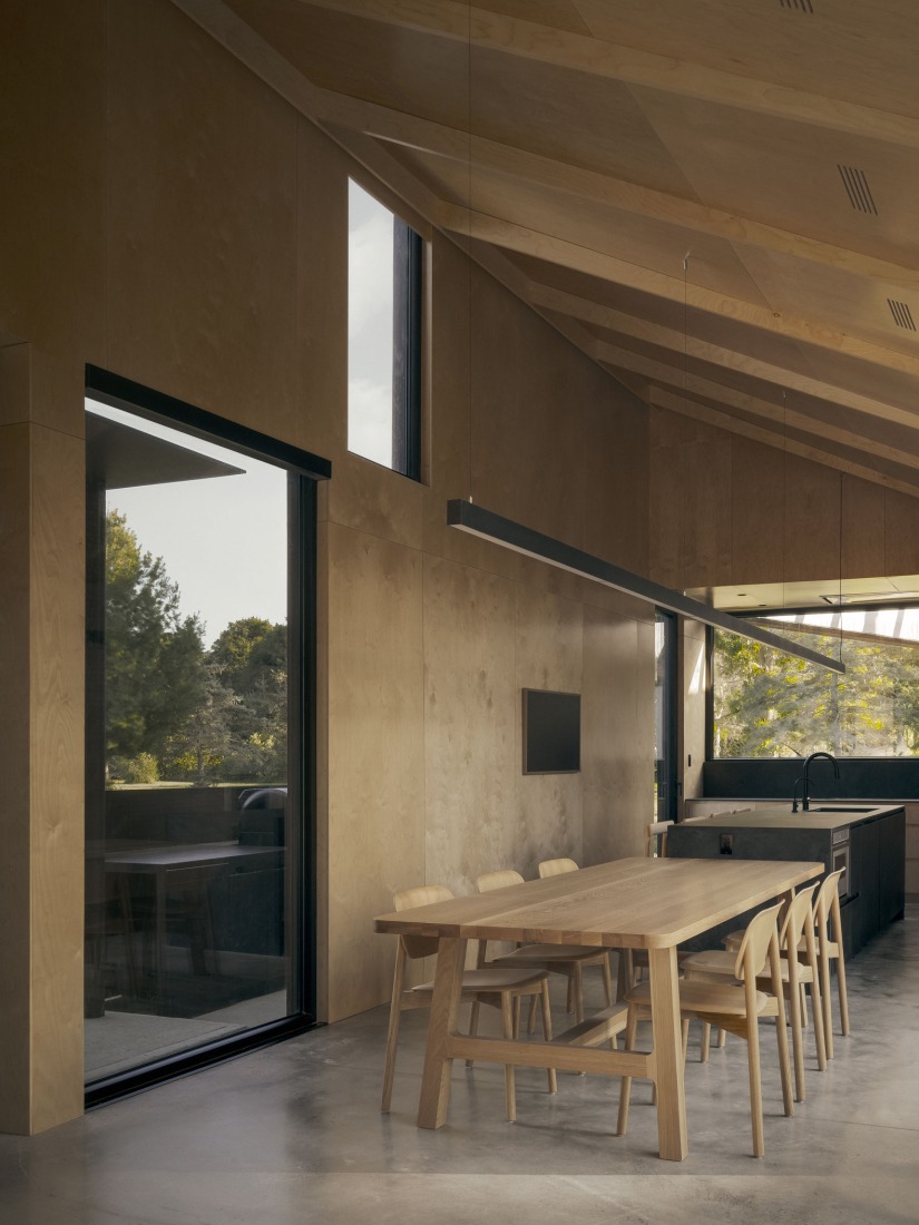 South Bay House by StudioAC. Photography by Félix Michaud.