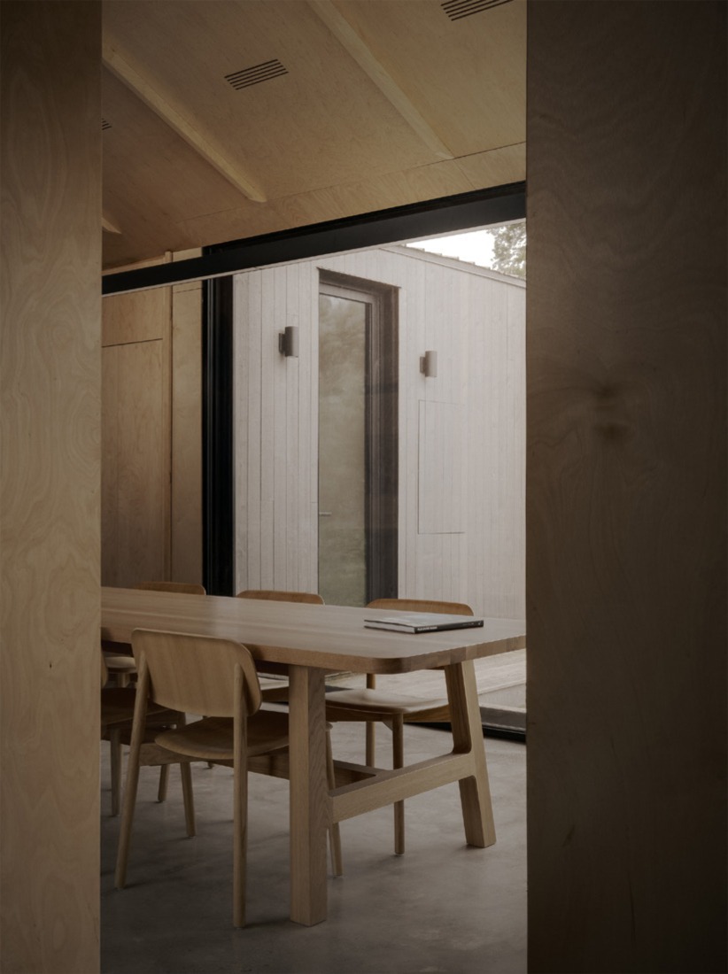South Bay House by StudioAC. Photography by Félix Michaud.