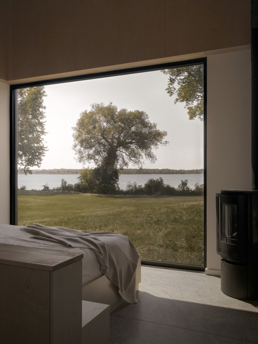 South Bay House by StudioAC. Photography by Félix Michaud.