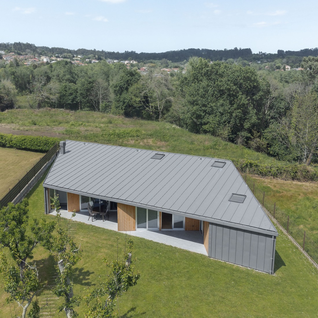 Vivienda unifamiliar en Sada por Trespes.arquitectos. Fotografía por Iván Casal Nieto.