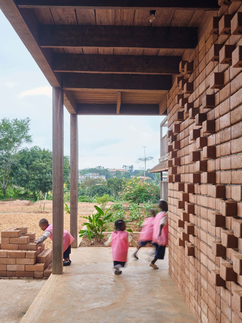 «African Flow» por Urbanitree. Fotografía por Adrià Goula.