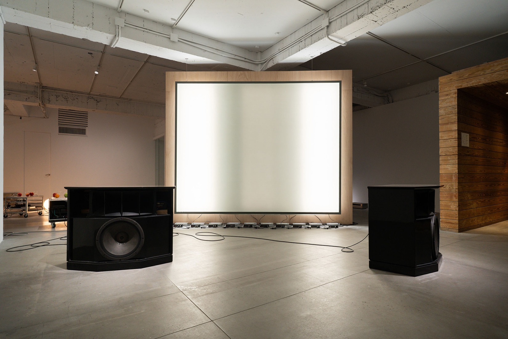 Yuko Mohri, «Decomposition», 2025. Vista de la instalación, «LED», Project Fulfill Art Space, Taipéi, Taiwán, 2025. Cortesía de la artista, Project Fulfill Art Space. Foto: @choccat.cc.