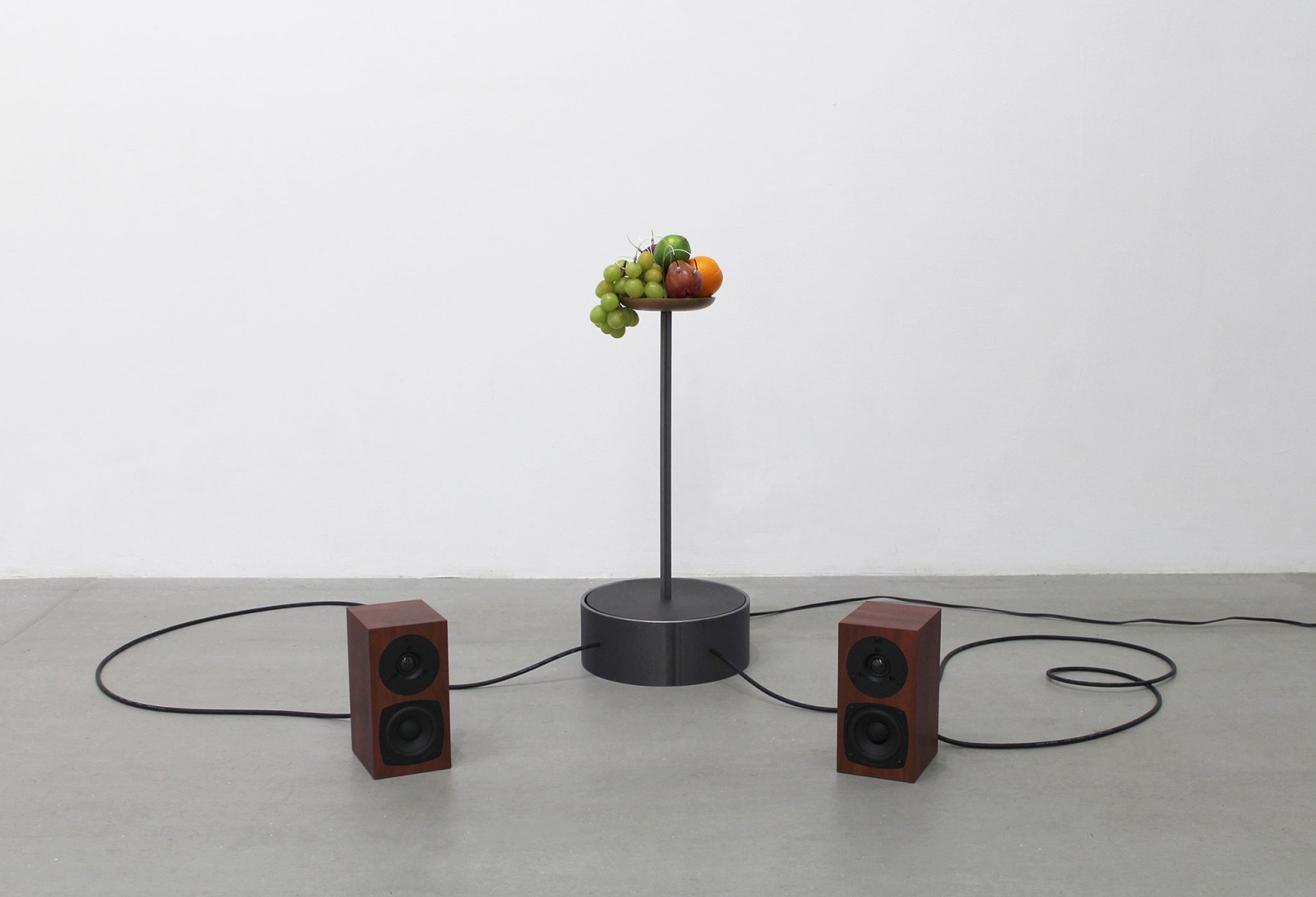 Yuko Mohri, «Decomposition», 2021. Vista de la instalación, «SOLO», Project Fulfill Art Space, Taipéi, Taiwán, 2021. Cortesía de la artista, Project Fulfill Art Space. Fotografía: Project Fulfill Art Space.