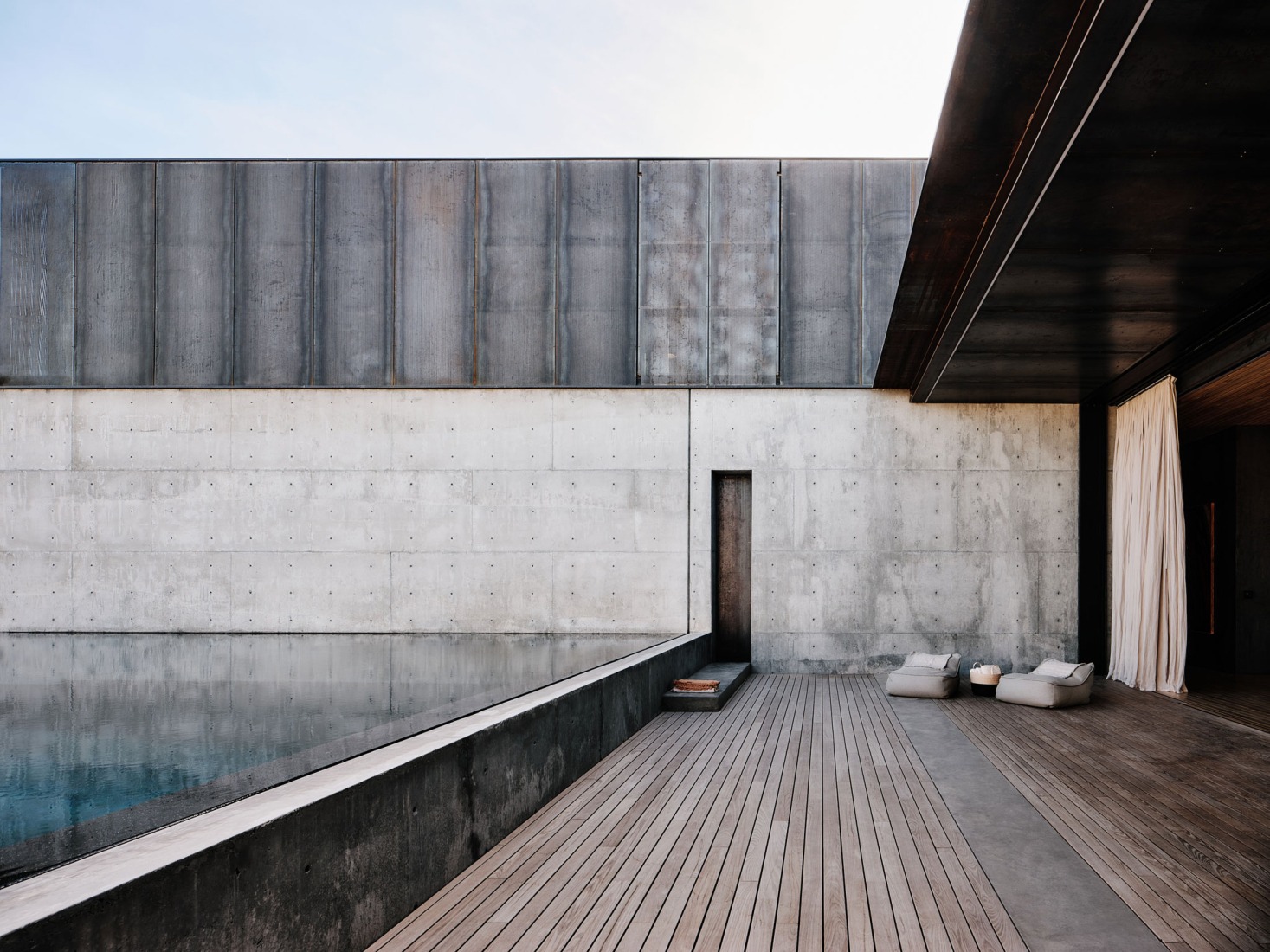 Casa Red Rock por Faulkner Architects. Fotografía por Joe Fletcher.
