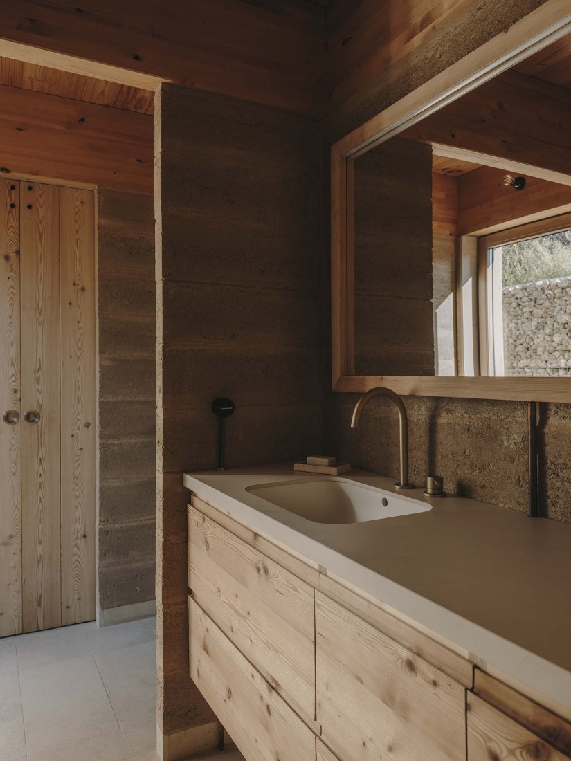 Casa Serra d’Ordal by Slow Studio. Photograph by Salva López.