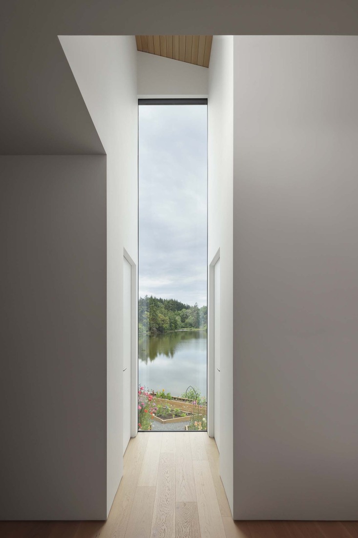 Casa en la orilla por Splyce. Fotografía por Ema Peter.