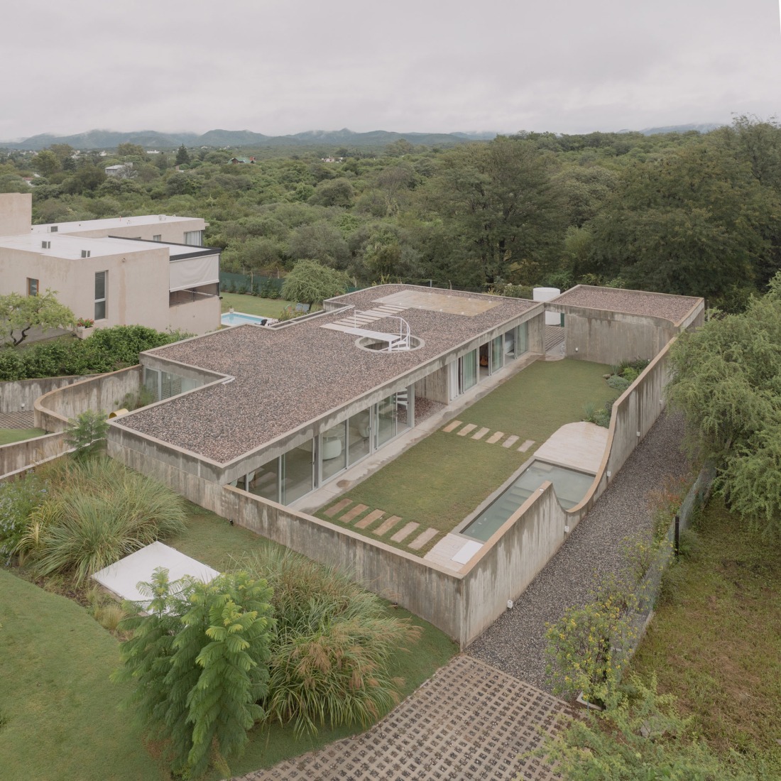 Casa Clausura by Agustín Lozada. Photograph by Federico Cairoli.