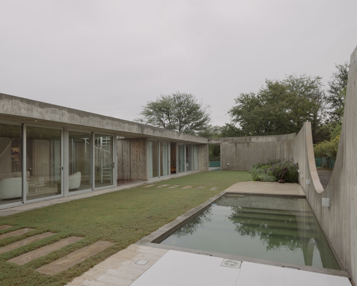 Casa Clausura by Agustín Lozada. Photograph by Federico Cairoli.