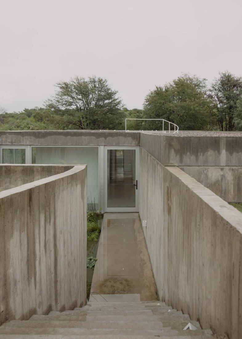Casa Clausura by Agustín Lozada. Photograph by Federico Cairoli.