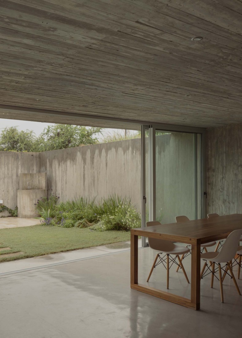 Casa Clausura by Agustín Lozada. Photograph by Federico Cairoli.
