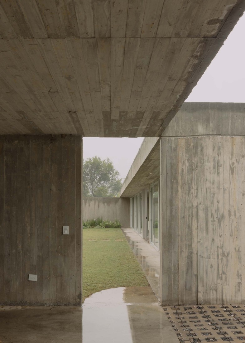 Casa Clausura by Agustín Lozada. Photograph by Federico Cairoli.