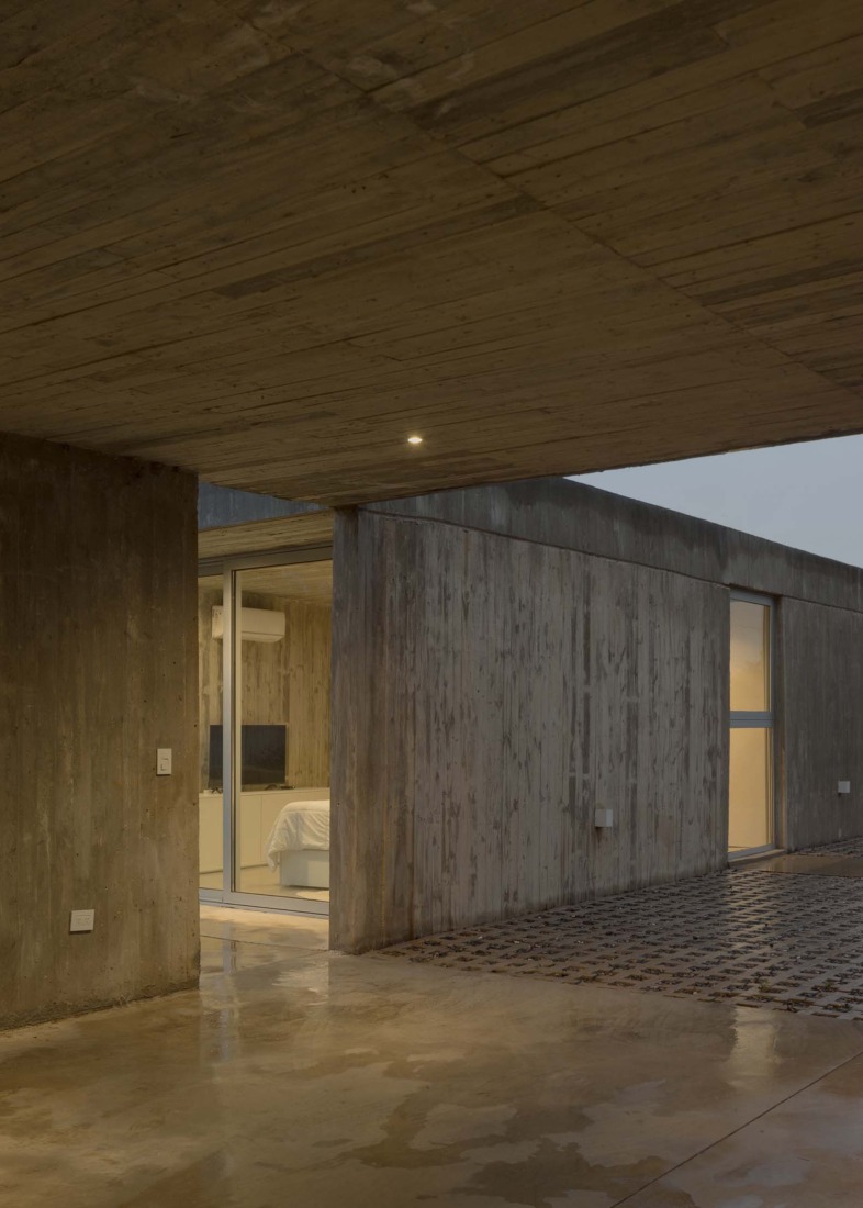 Casa Clausura by Agustín Lozada. Photograph by Federico Cairoli.