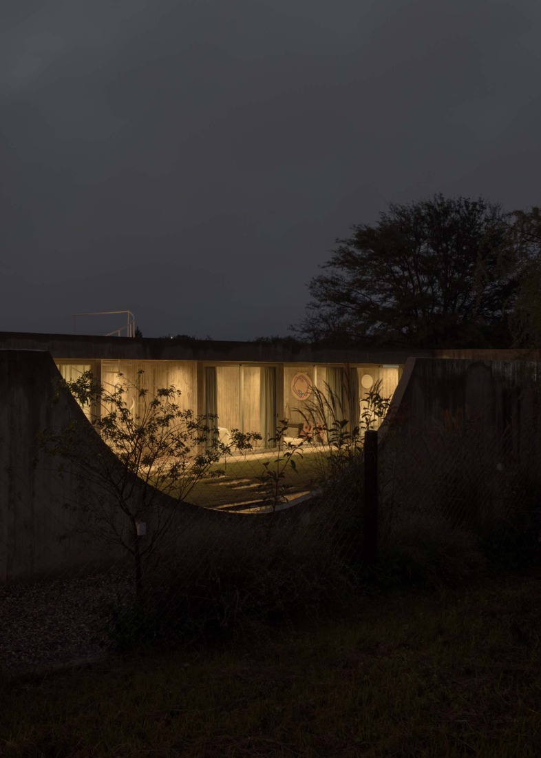 Casa Clausura by Agustín Lozada. Photograph by Federico Cairoli.